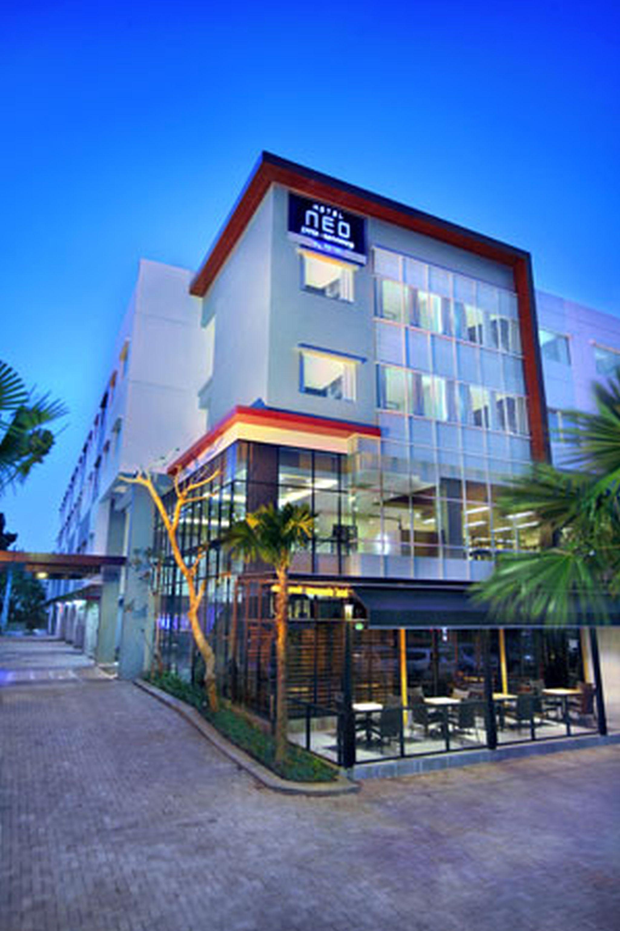 Hotel Neo Candi Simpang Lima - Semarang By Aston Exterior foto