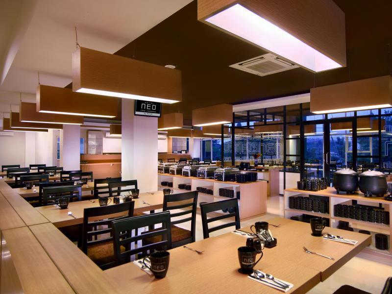 Hotel Neo Candi Simpang Lima - Semarang By Aston Exterior foto