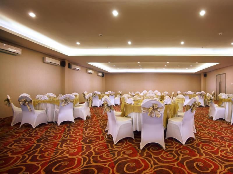 Hotel Neo Candi Simpang Lima - Semarang By Aston Exterior foto