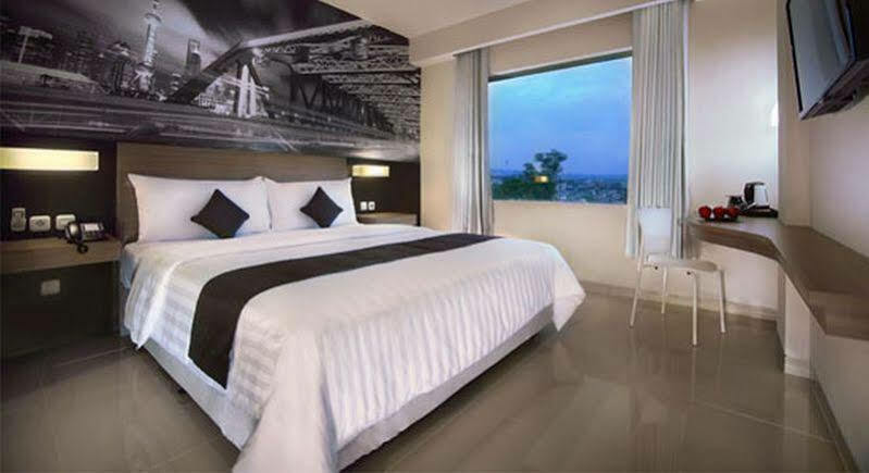 Hotel Neo Candi Simpang Lima - Semarang By Aston Exterior foto